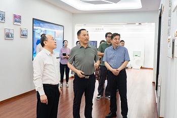 武漢東湖新技術(shù)開(kāi)發(fā)區(qū)管委會(huì)一行調(diào)研四方光電